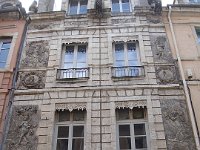 Bas-reliefs  de la maison de Barthélémy Magnien (avocat au parlement de Bourgogne, XVIIe), dite « des quatre saisons », rue du Châtelet.  Gargouilles au sommet ...